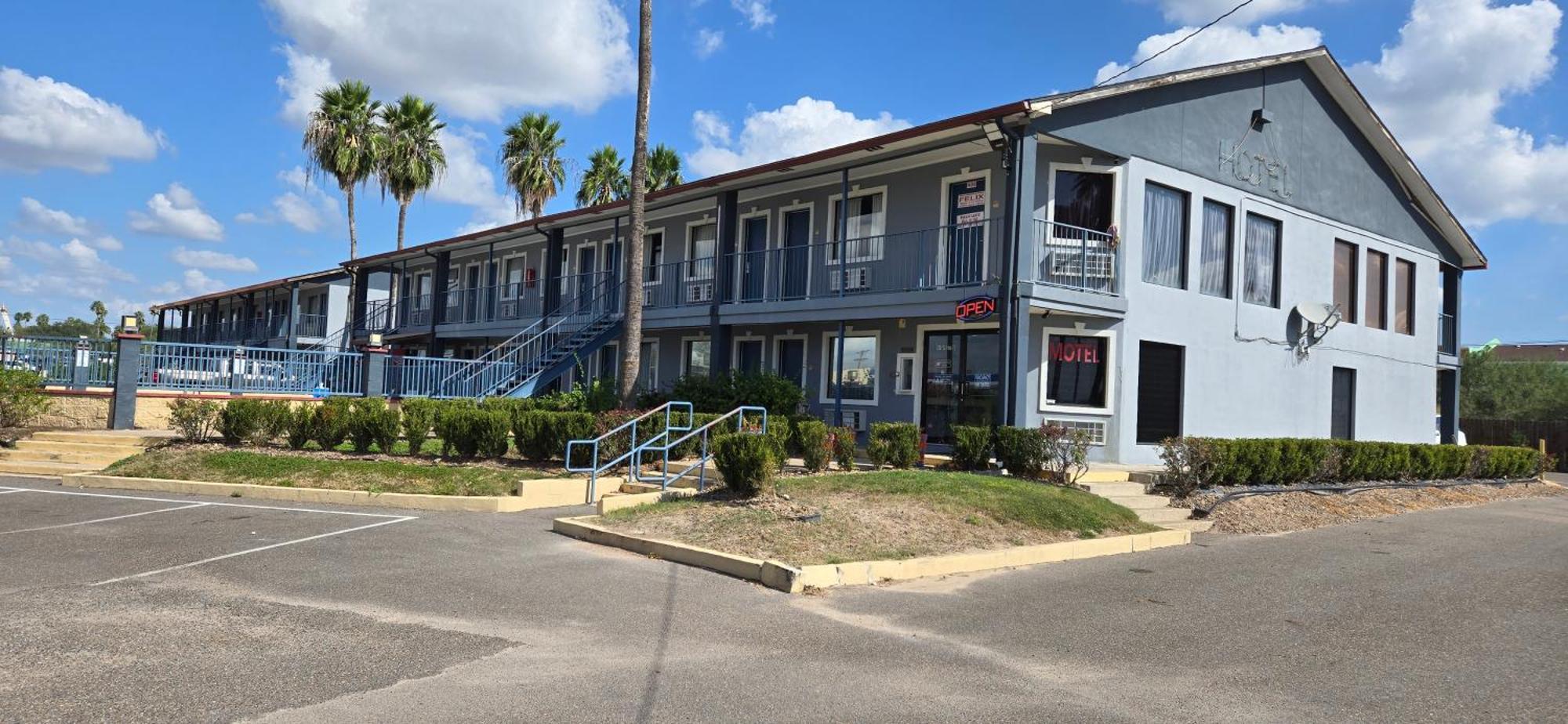 Deluxe Inn Airport McAllen Exterior foto